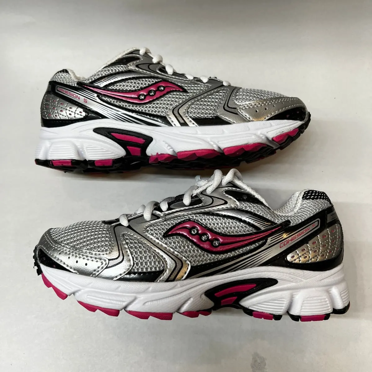 Saucony •Cohesion 5• Running Shoe • Silver/Black/Pink • 6 Wide - Preowned